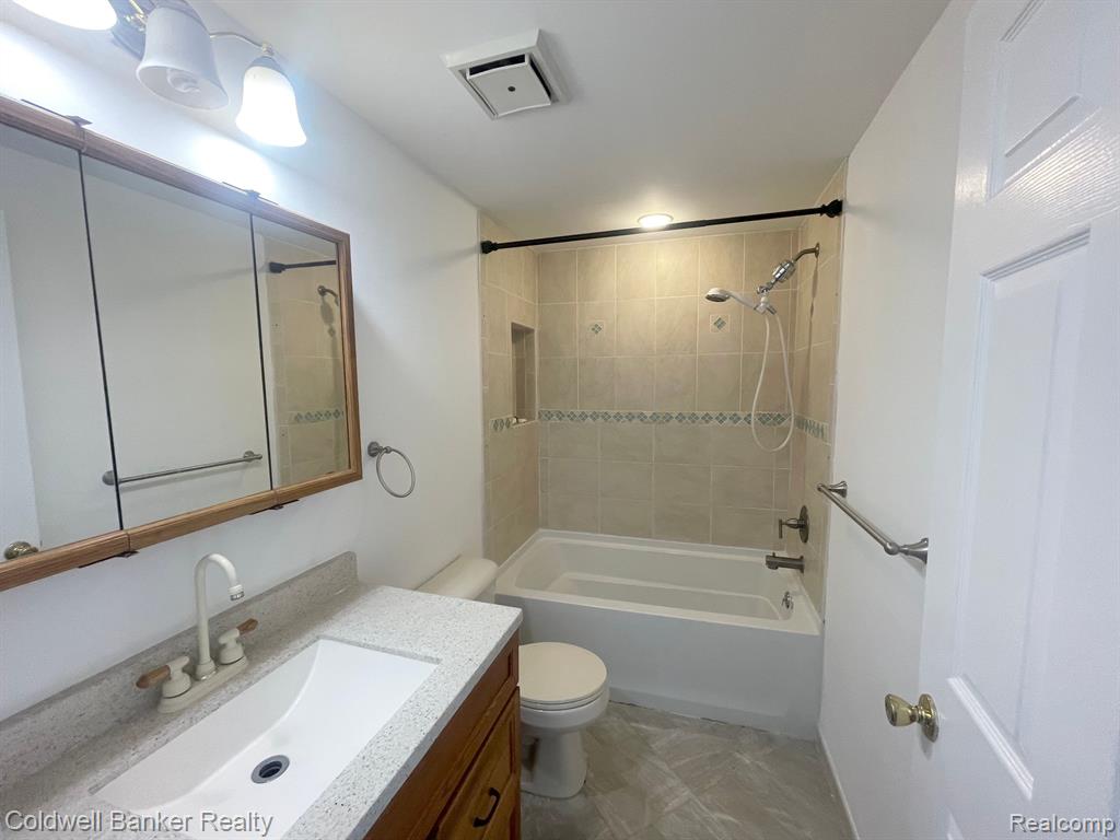 7330 BALSAM Court, West Bloomfield, MI — Photo 12