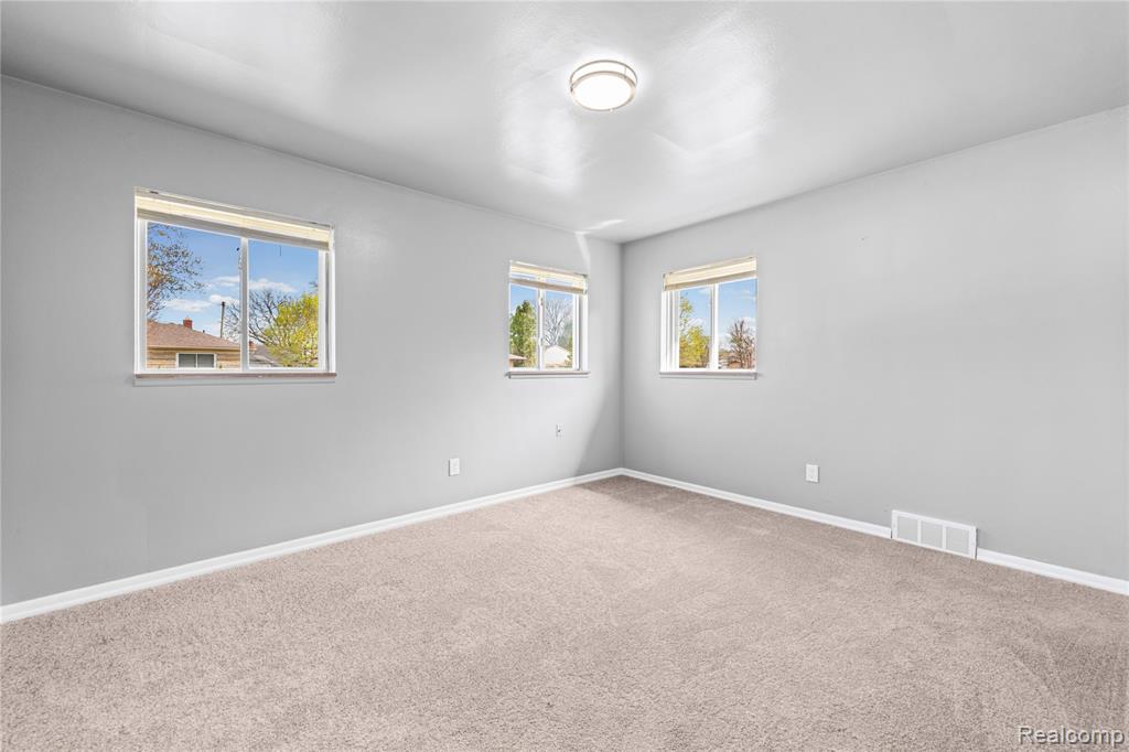 23701 Coyle Street, Oak Park, MI 48237 — Photo 15