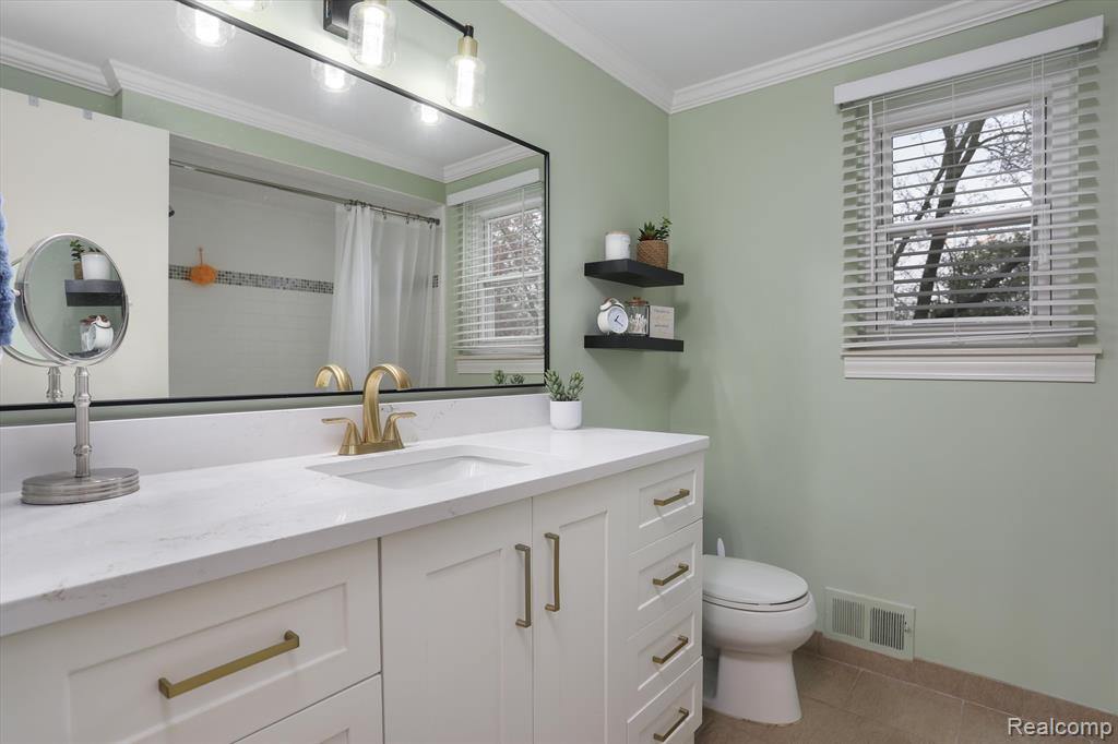 601 LAKE FOREST Road, Rochester Hills, MI 48309 — Photo 26