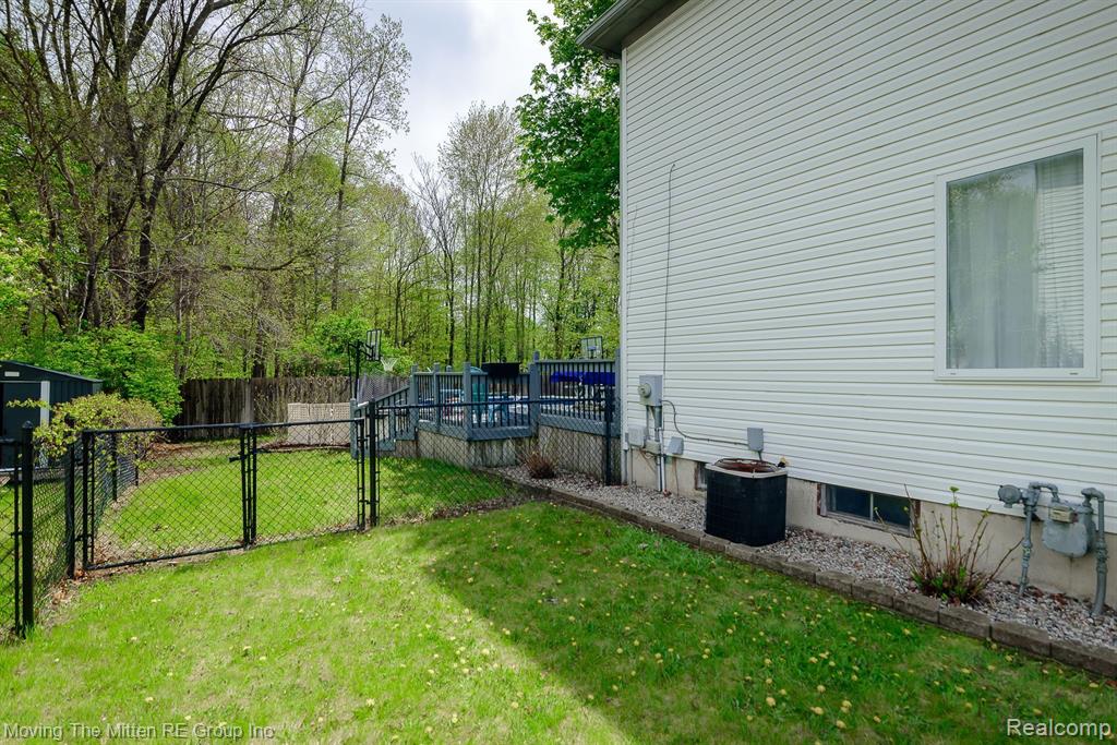 7231 AMANDA Drive, Belleville, MI 48111 — Photo 47