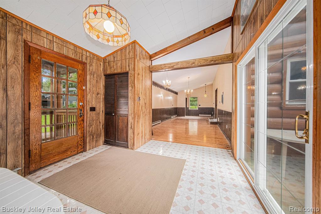 9515 MEADOW Lane, Pinckney, MI 48169 — Photo 15