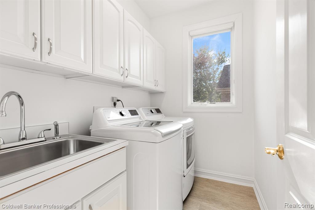 5040 OAKBROOKE Drive, West Bloomfield, MI 48323 — Photo 12