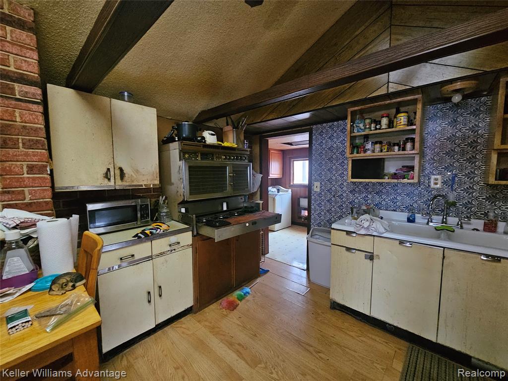 525 W Benway Road, Sanford, MI 48657 — Photo 14