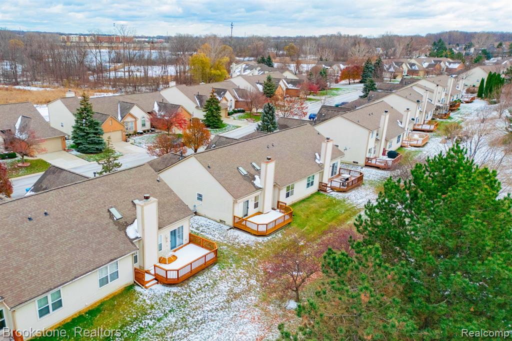265 SHORE BROOK Lane, Walled Lake, MI 48390 — Photo 37