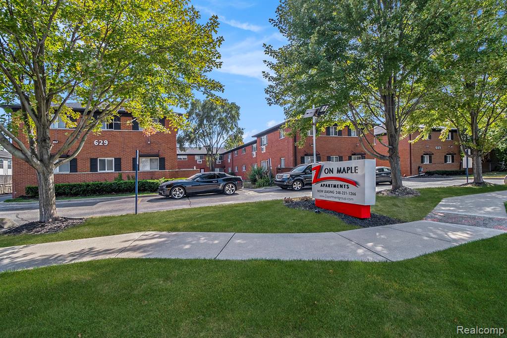 629 W Maple Rd, Clawson, MI — Photo 10