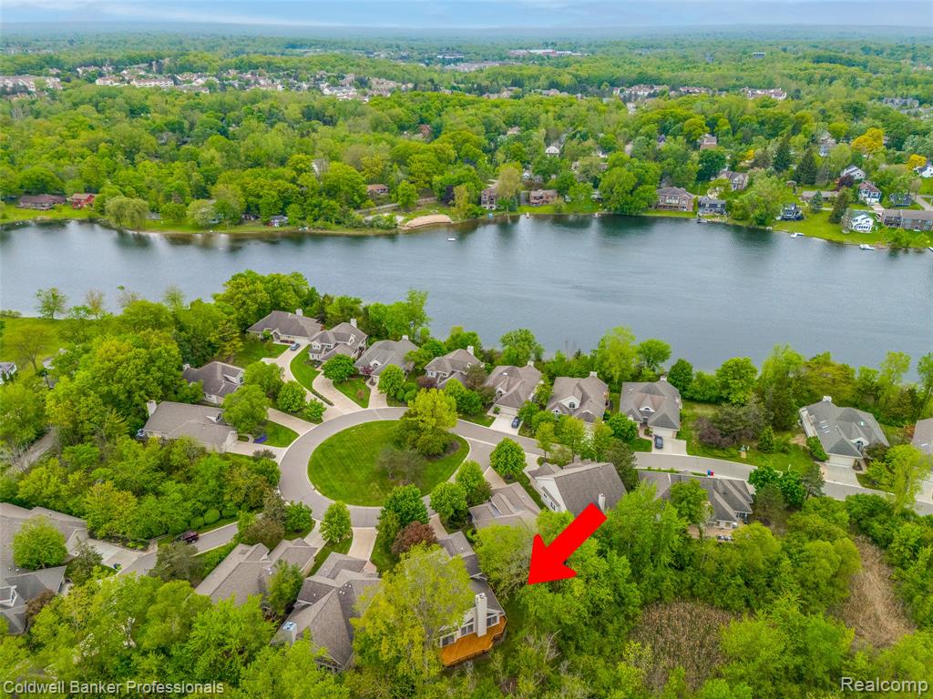 6560 Pleasant Lake Court, 11, West Bloomfield, MI — Photo 2