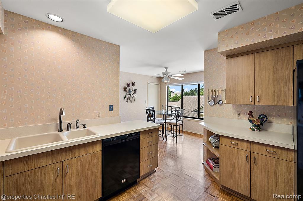 7460 PEBBLE Lane, West Bloomfield, MI — Photo 12
