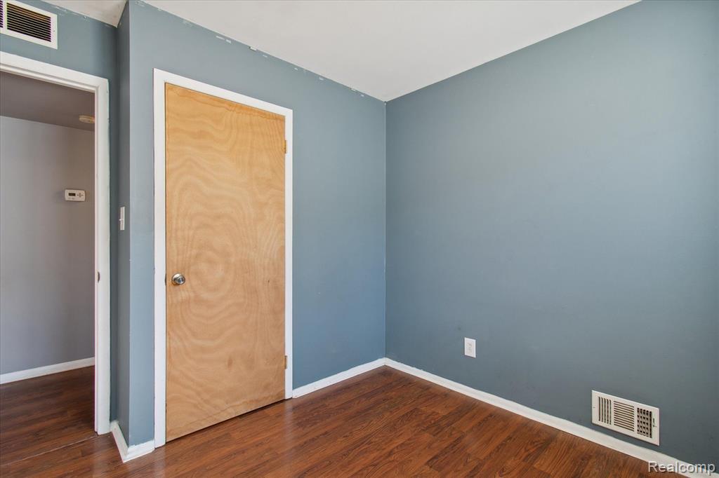 6491 N WAVERLY Street, Dearborn Heights, MI 48127 — Photo 19
