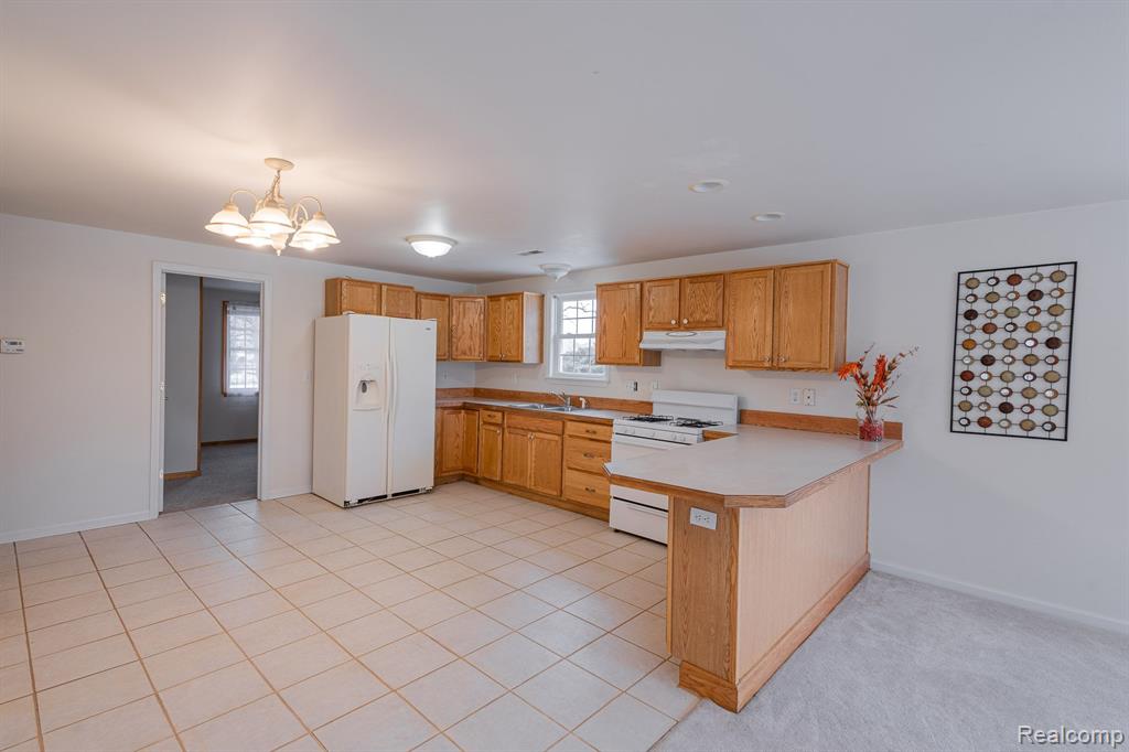 6194 E HILL Road, Grand Blanc, MI 48439 — Photo 7