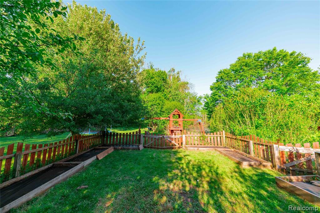751 Lochaven Road, Waterford, MI 48327 — Photo 37