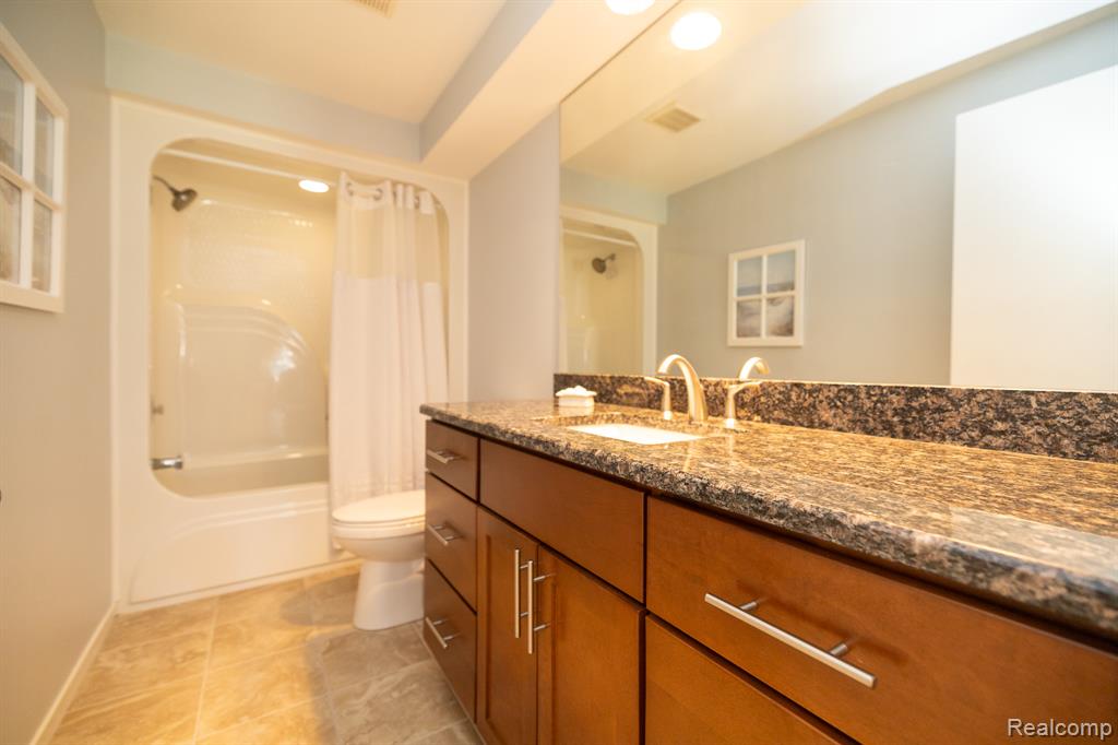 762 Golden Shores, White Lake, MI — Photo 33