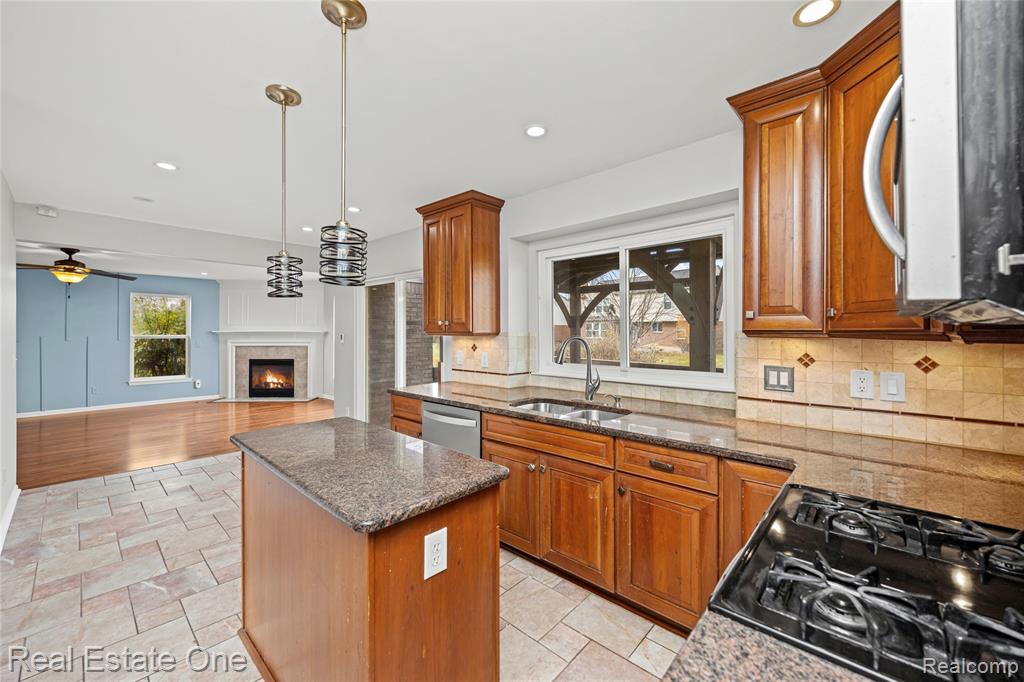4648 Pond Run, Canton, MI 48188 — Photo 14