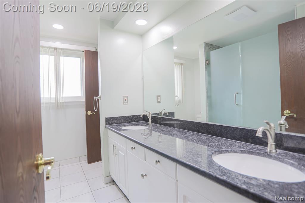 4788 Bloomfield Drive, Sterling Heights, MI 48310 — Photo 33