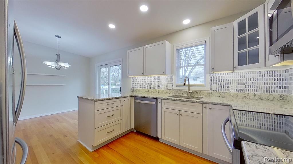 715 Lakeside Drive, Waterford, MI 48328 — Photo 18