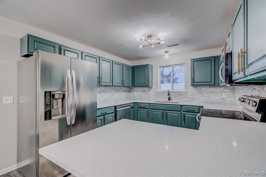 1111 FOUNTAIN VIEW Circle, South Lyon, MI 48178 — Photo 16
