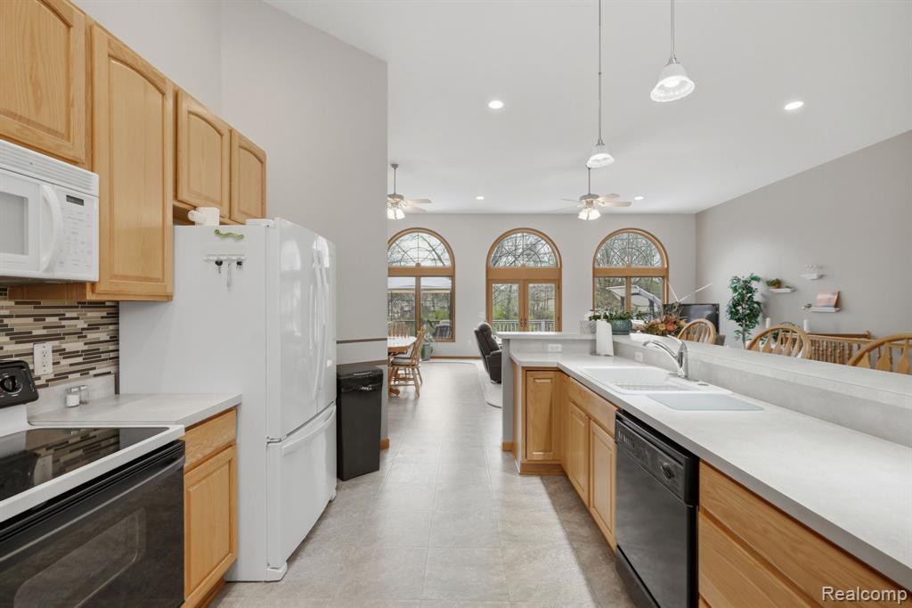 3630 S Shimmons Circle, Auburn Hills, MI 48326 — Photo 20