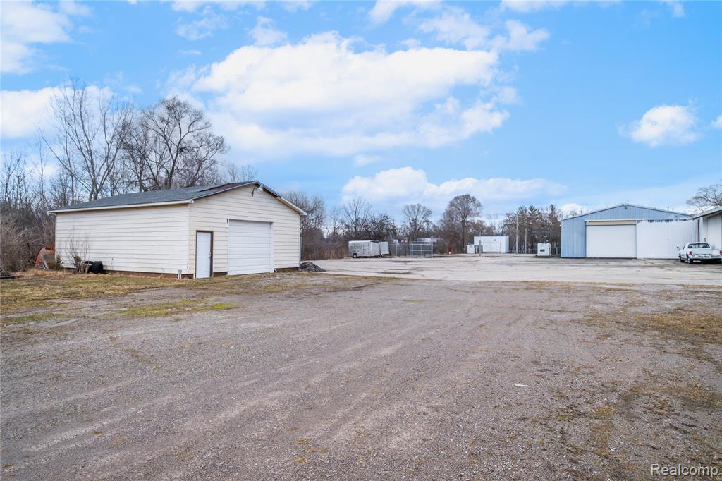 5378 Fenton Road, Flint, MI 48507 — Photo 13