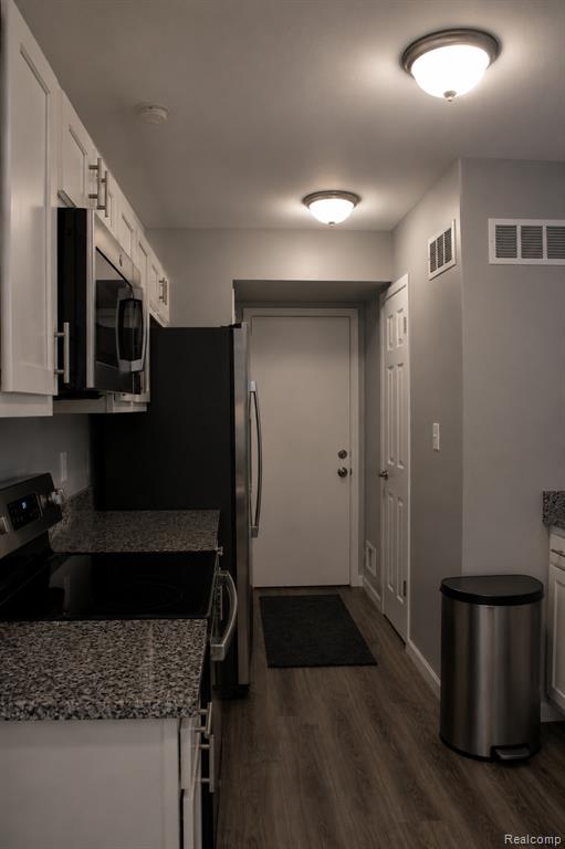 269 Lake Village Drive, Walled Lake, MI 48390 — Photo 5