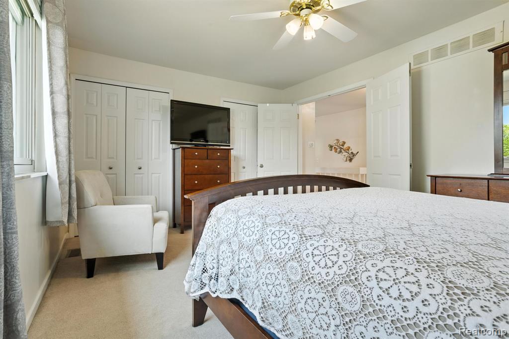 42393 Royal Lane, Clinton Twp, MI 48038 — Photo 16