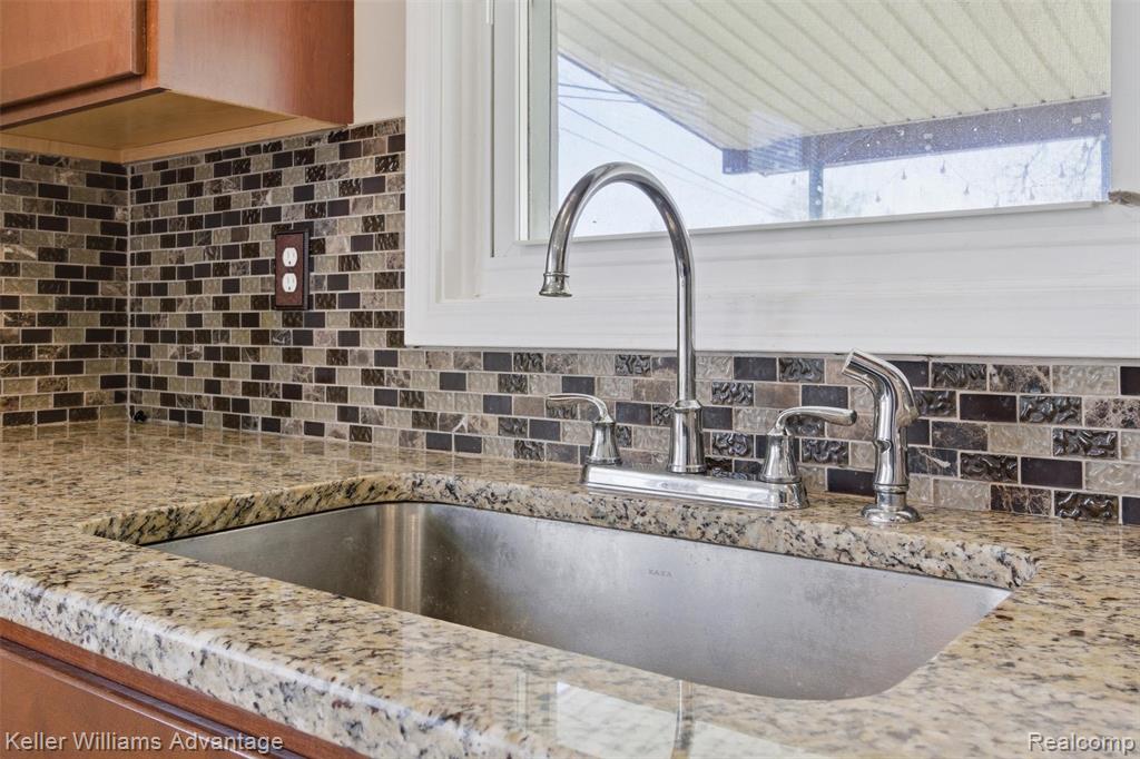 7435 Lathers Street, Westland, MI — Photo 12