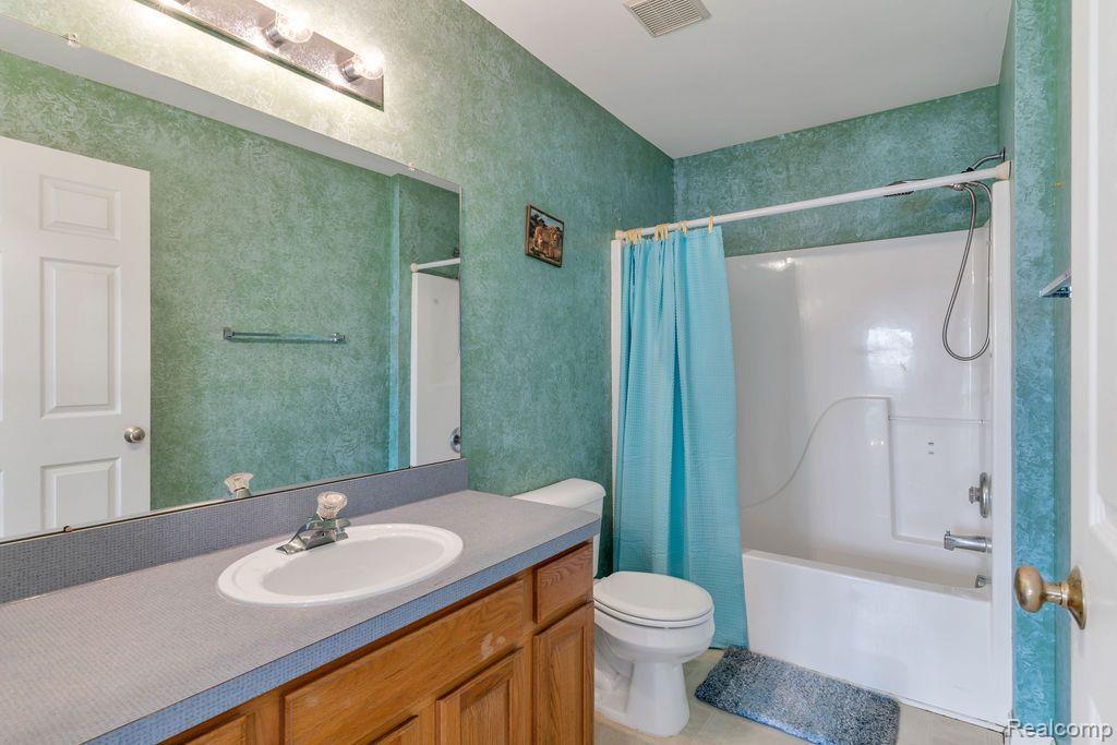 6300 LISMORE Circle, Grand Blanc, MI 48439 — Photo 28