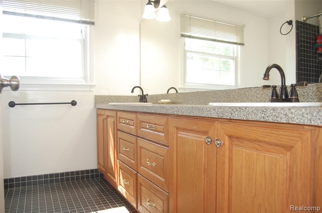6560 Perham Drive, West Bloomfield, MI — Photo 46