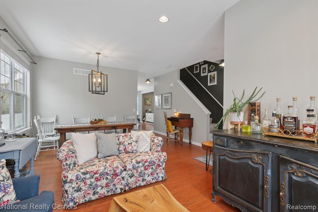 27316 Victoria Road, Novi, MI — Photo 12