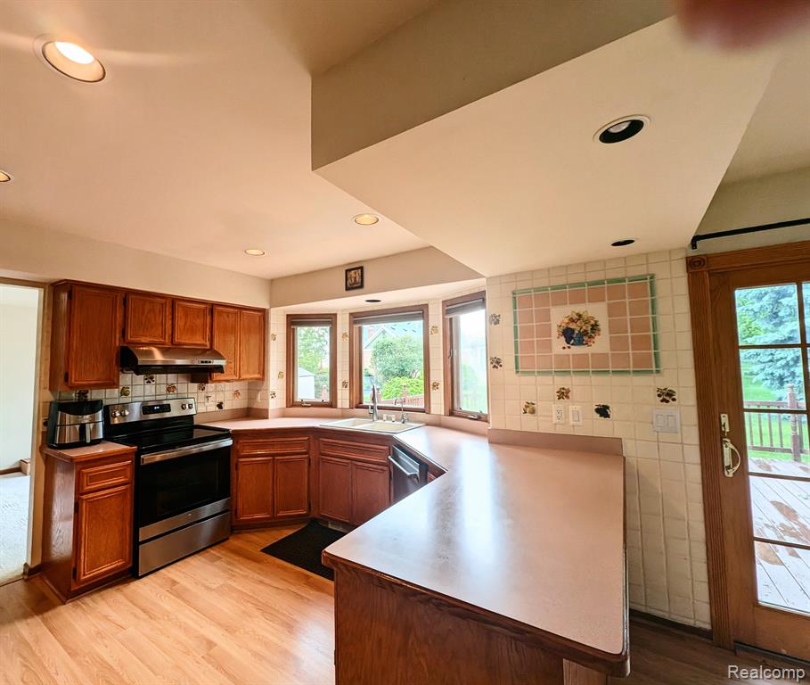 421 Buttercup Drive, Rochester Hills, MI 48307 — Photo 10