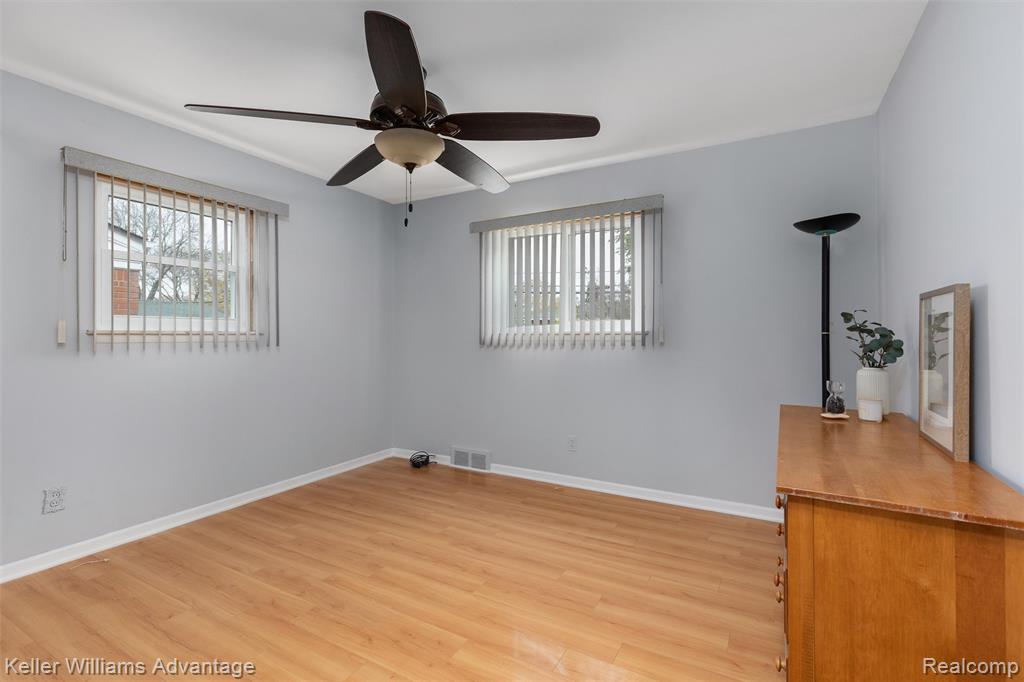 6927 Apache Trail, Westland, MI — Photo 12
