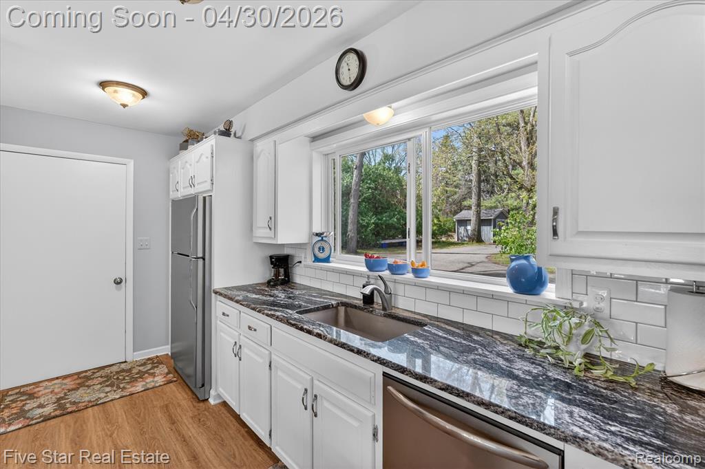 630 Sunset, White Lake, MI 48383 — Photo 17