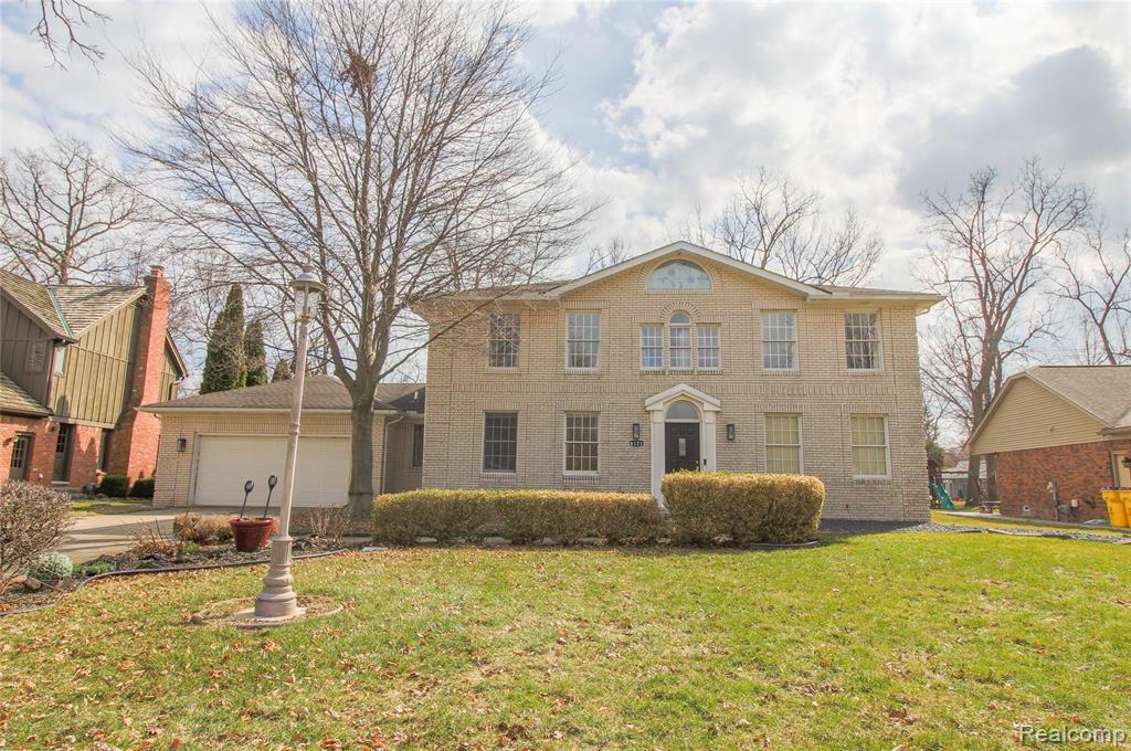 8121 Saint James Drive, Grosse Ile, MI 48138