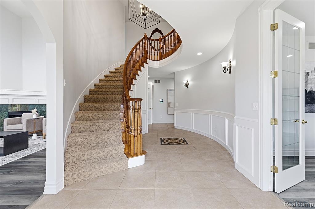 49783 Golden Park Drive, Utica, MI 48315 — Photo 8