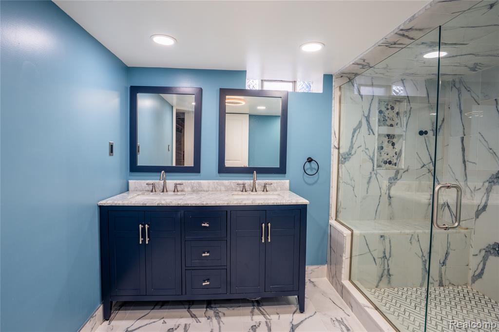 8467 Riverview Street, Dearborn Heights, MI 48127 — Photo 25