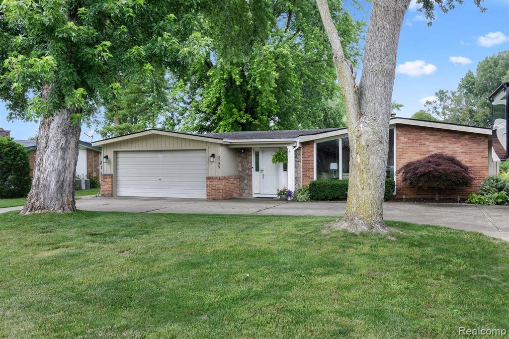 2159 HELMSFORD Drive, Wolverine Lake, MI 48390 — Photo 6