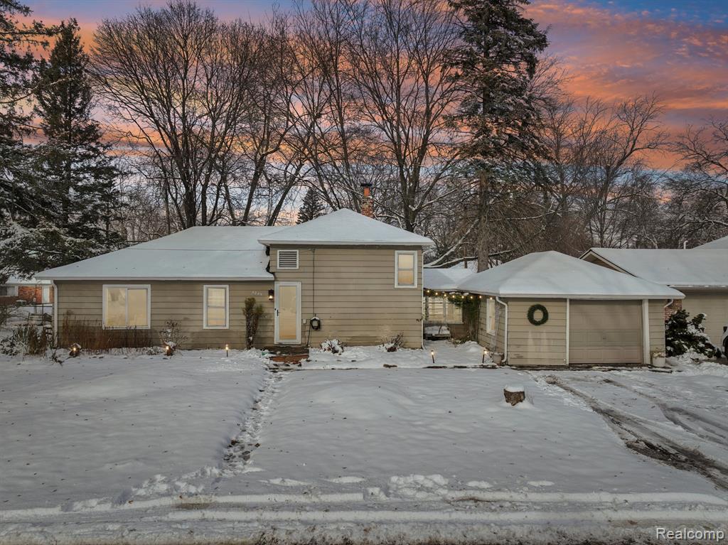 4049 S Shore Street, Waterford, MI 48328 — front exterior