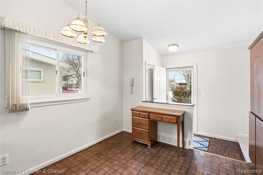 7479 N Charlesworth Street, Dearborn Heights, MI 48127 — Photo 8