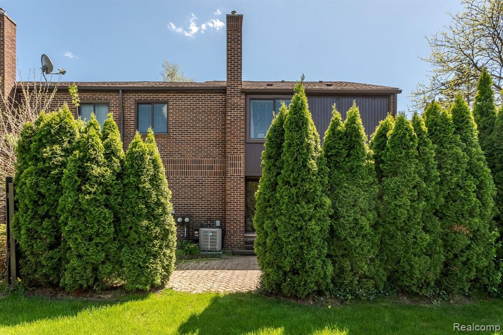 3140 LINDENWOOD Drive, Dearborn, MI 48120 — Photo 33