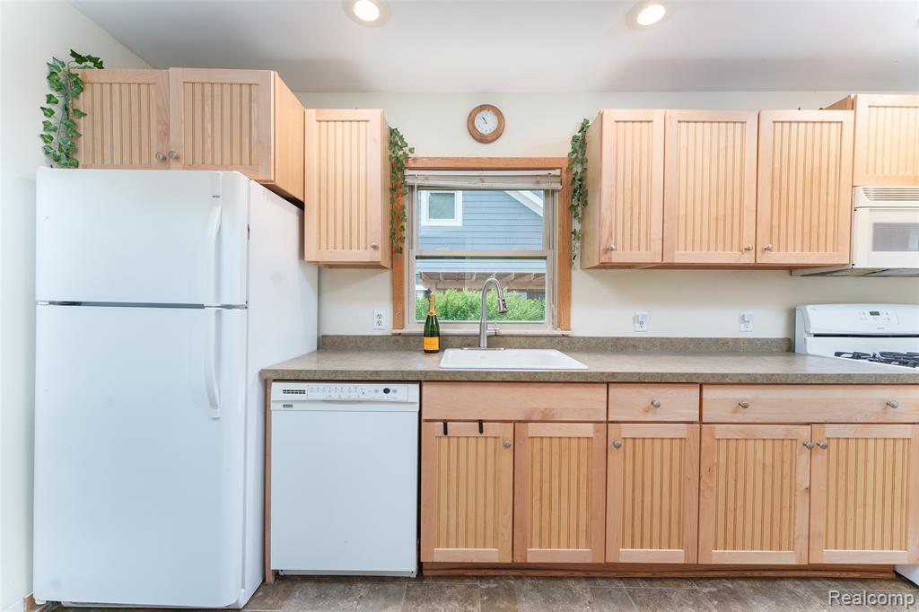 7490 Noahs Landing, Gregory, MI 48137 — Photo 24