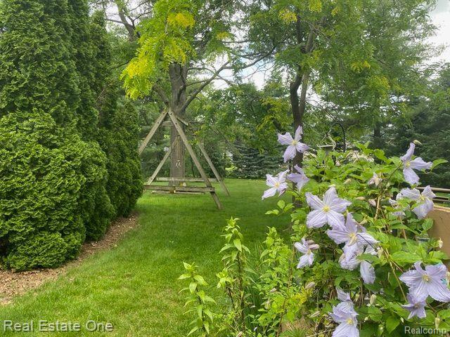 8260 ENGLEWOOD Drive, Clarkston, MI — Photo 16