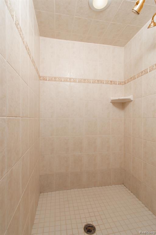 5271 WYNDEMERE Square, Swartz Creek, MI 48473 — Photo 18