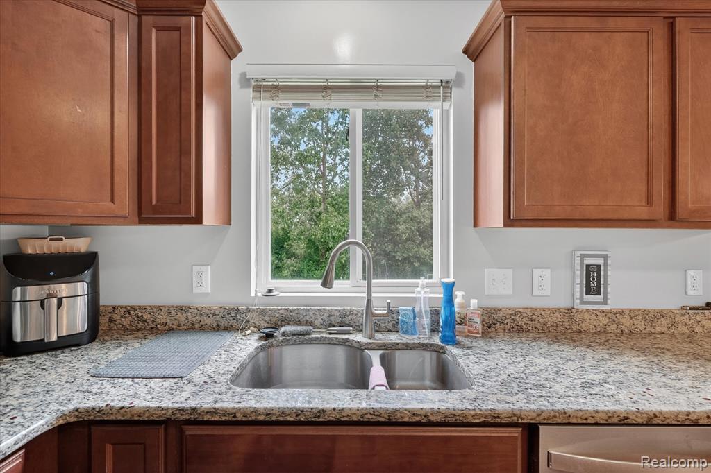 6119 Treetops Drive, Romulus, MI 48174 — Photo 17