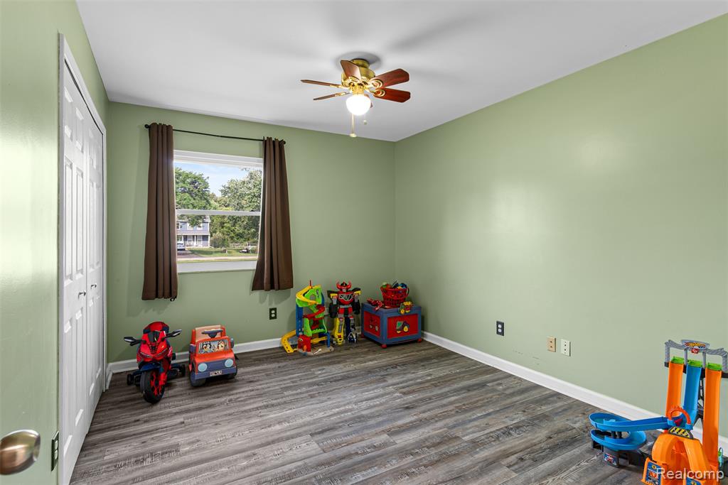 4303 Pratt Avenue, Grand Blanc, MI 48439 — Photo 18
