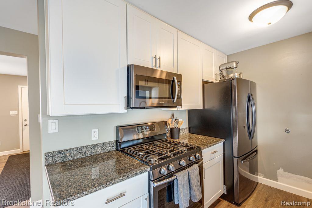 406 5TH Street, Fenton, MI 48430 — Photo 9