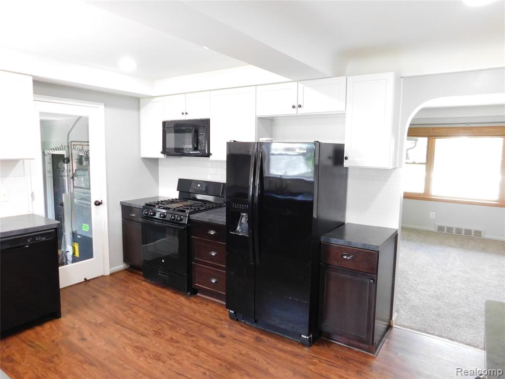 16740 College, Fraser, MI 48026 — Photo 9