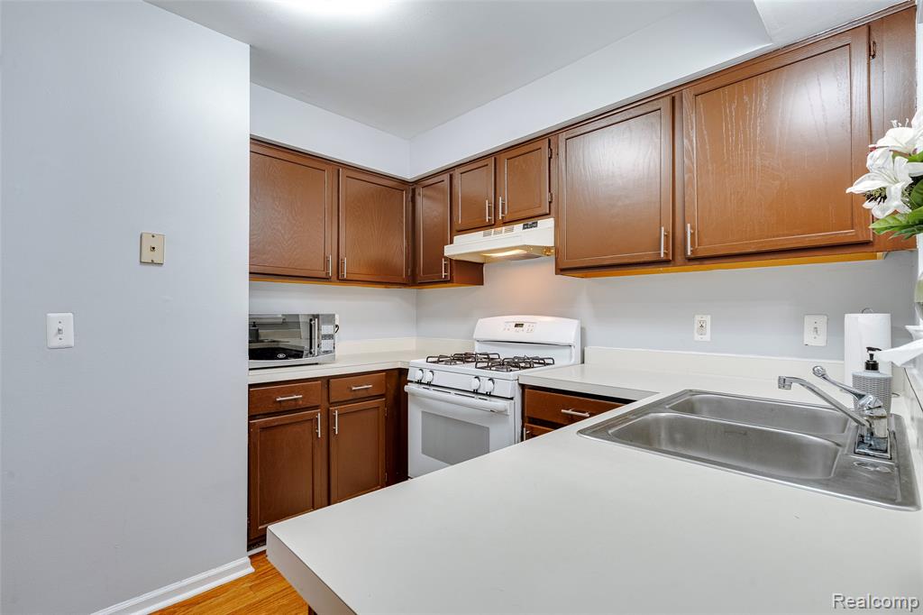 7783 Princeton Court, 56, Westland, MI — Photo 17