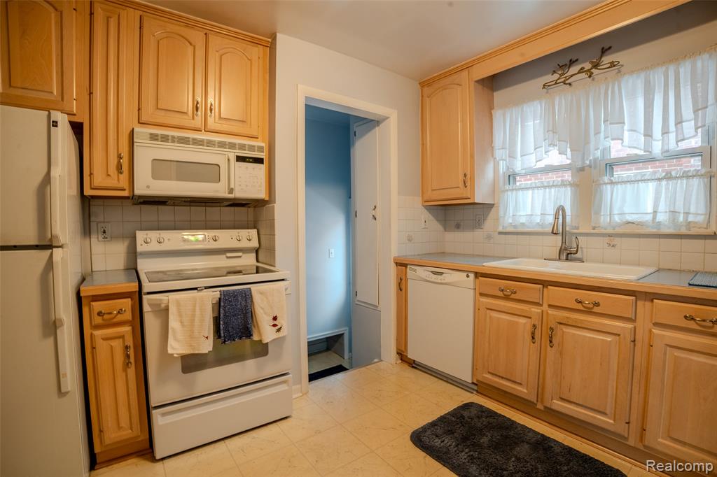 8132 Balfour Avenue, Allen Park, MI 48101 — Photo 17