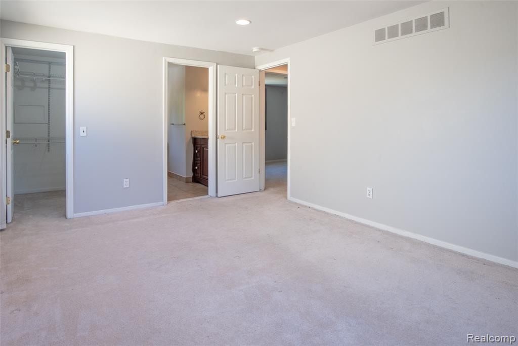 7337 Oak Tree Drive, West Bloomfield, MI — Photo 25