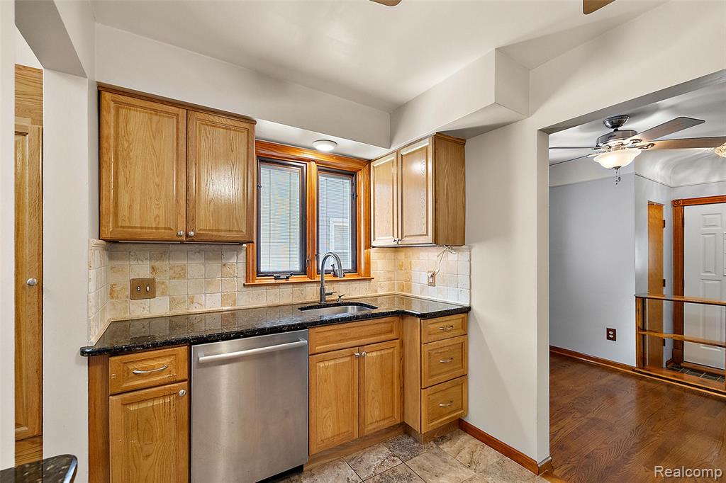 637 S Edgeworth Avenue, Royal Oak, MI 48067 — Photo 5