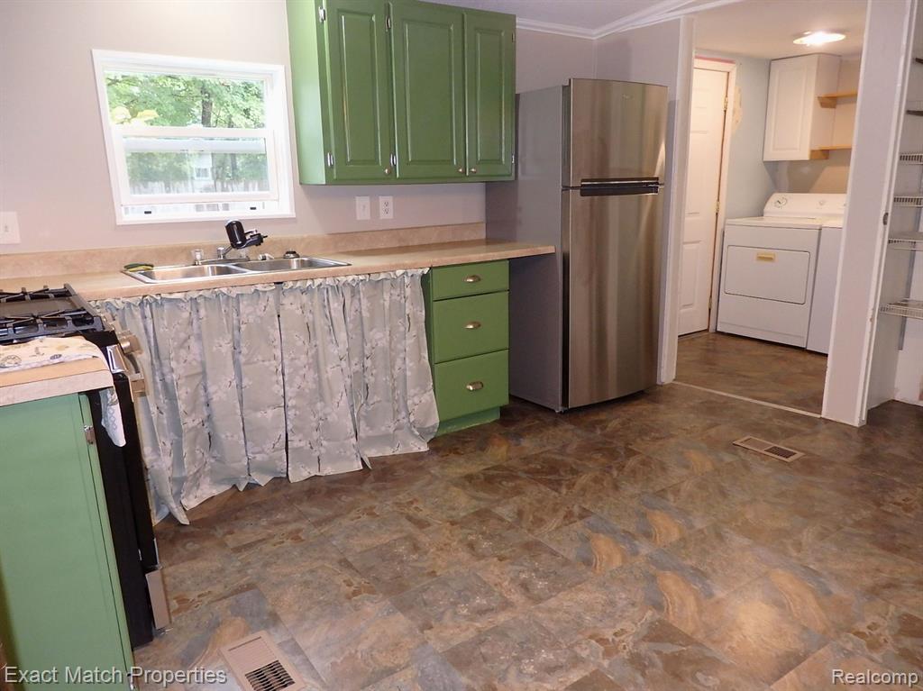 409 LAKEVIEW Street, Holly, MI 48442 — Photo 19