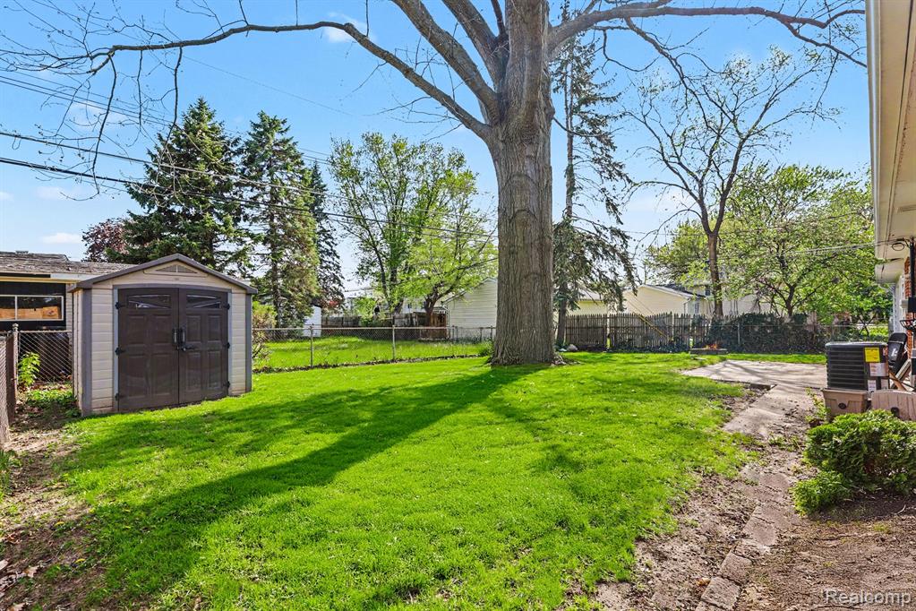 8532 Alwardt Drive, Sterling Heights, MI 48313 — Photo 26